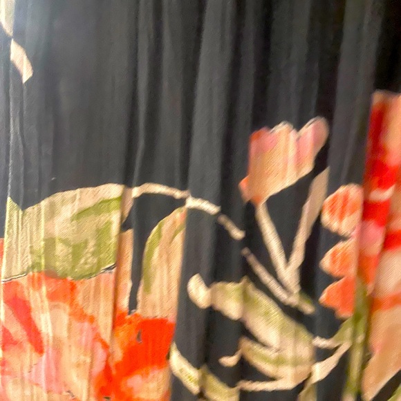 Billabong maxi dress can be worn on or off shoulders - Picture 3 of 4